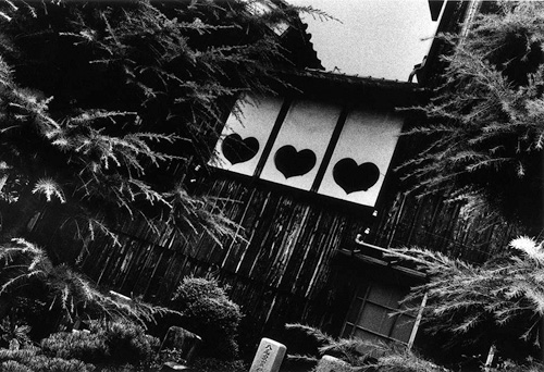 《連夜の街 #2洞泉寺（奈良県大和郡山市）》1978-80年